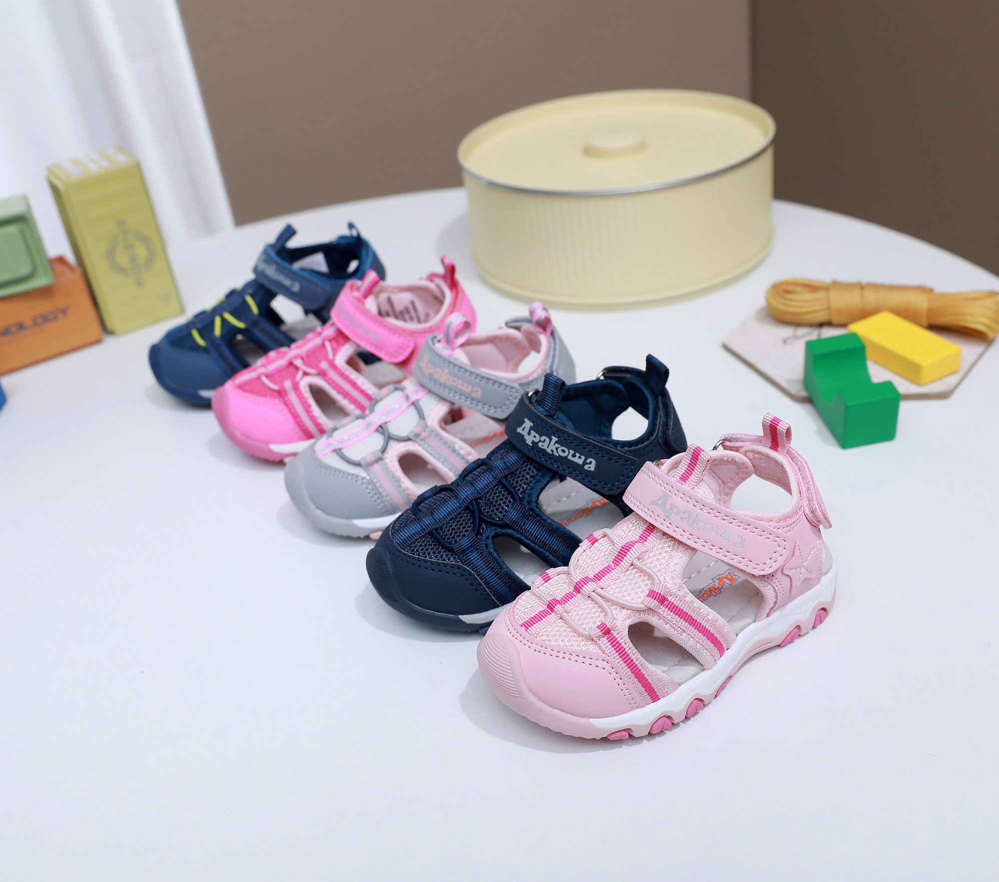New Summer Children's Closed-T - огляд і ціна Sport Loop Velcro