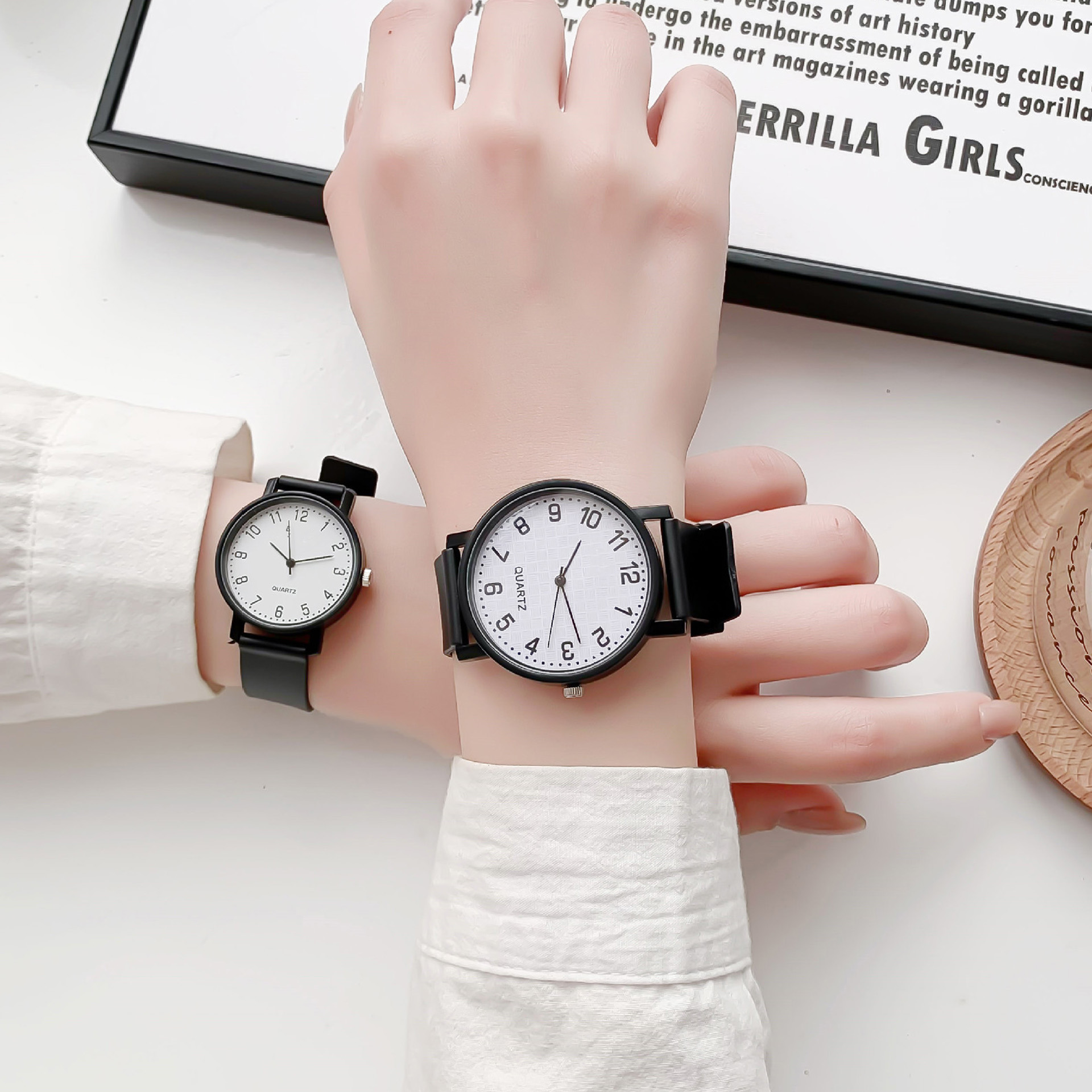 Simple Black Watch Quartz Watc - огляд і ціна Silicone Band Women